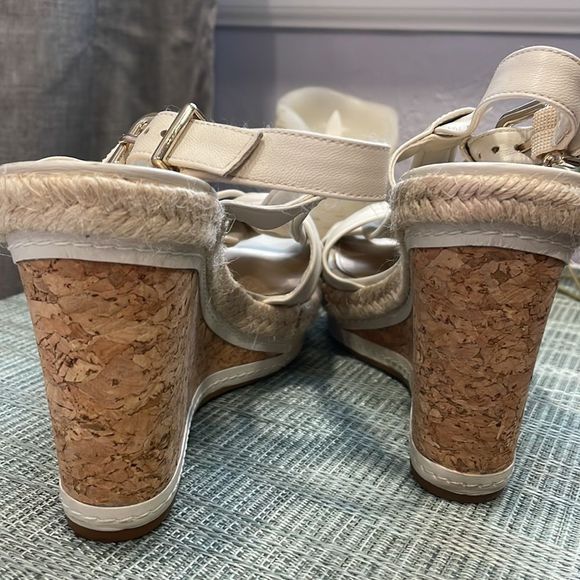 #186 Antonio Melani Cream Color Wedges - Picture 3 of 6